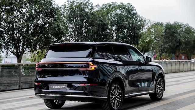 启源C798内饰首发，无仪表+零重力座椅+CDC悬架，定价是最大悬念