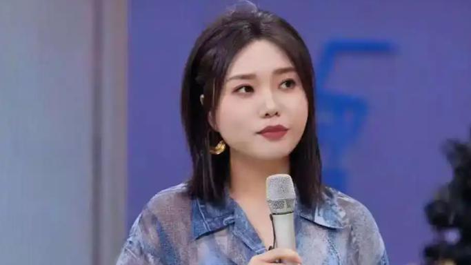 李雪琴遭实名举报背后：“甜蜜陷阱” 与 “致命博弈”