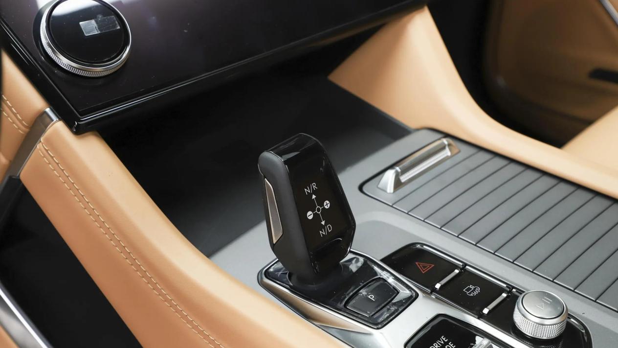 被低估的豪华中大型SUV！车长超5米，2.0T+8AT+四驱，降到22万多