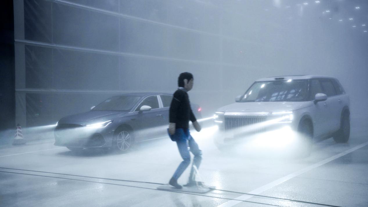 李书福10年前“祝大家更加安全”，10年后搞了5个全球第一