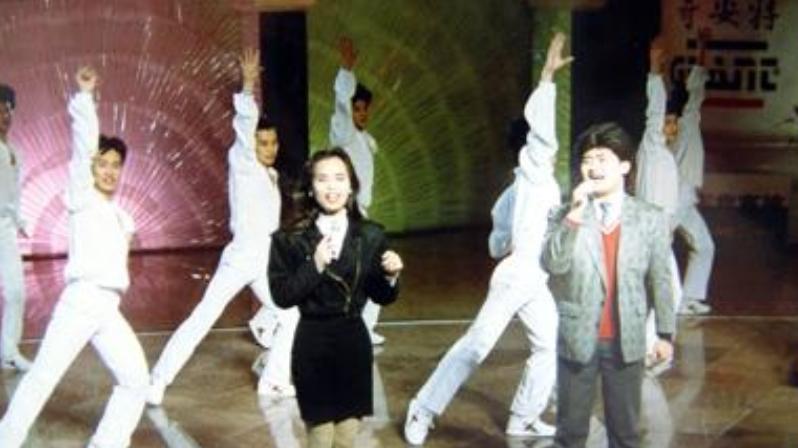 60岁韦唯现状：家暴前夫离世，车祸脊柱断裂，3个混血儿子已回国