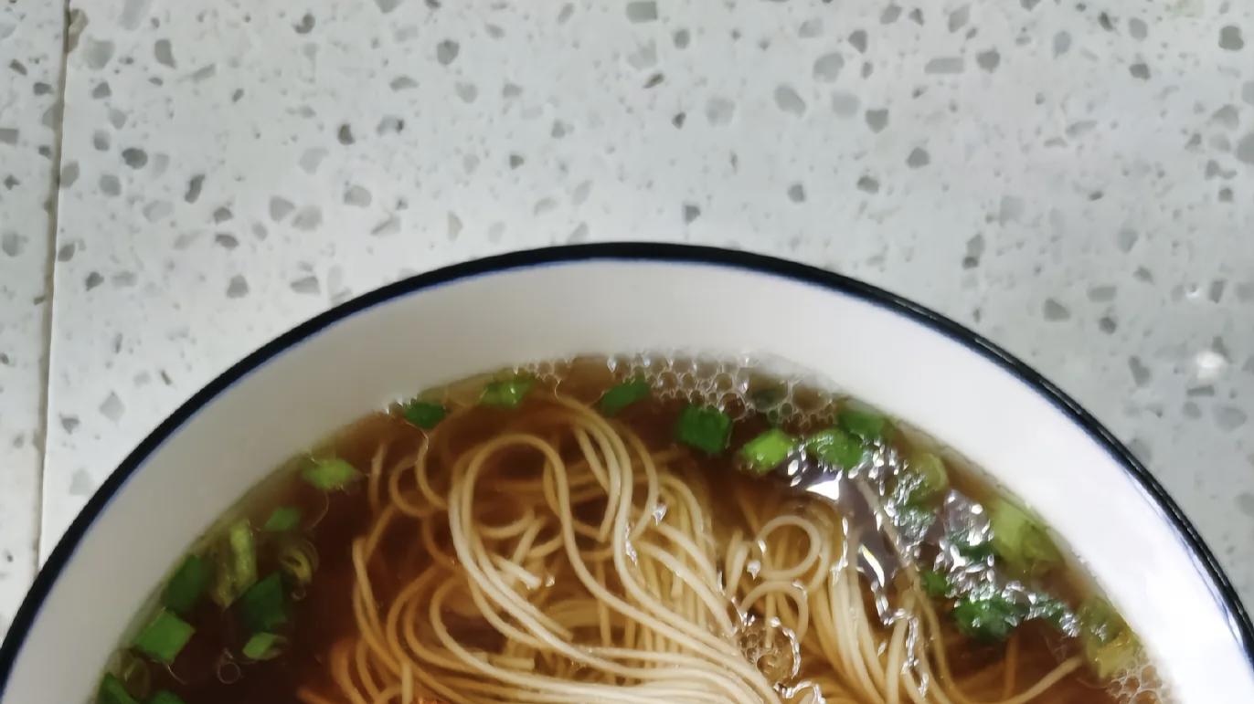 阳春面：一碗简单却动人的家常美味