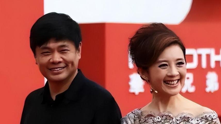 百亿富翁为迎娶央视女主持人，宁愿出1亿分手费，包括舍弃2个孩