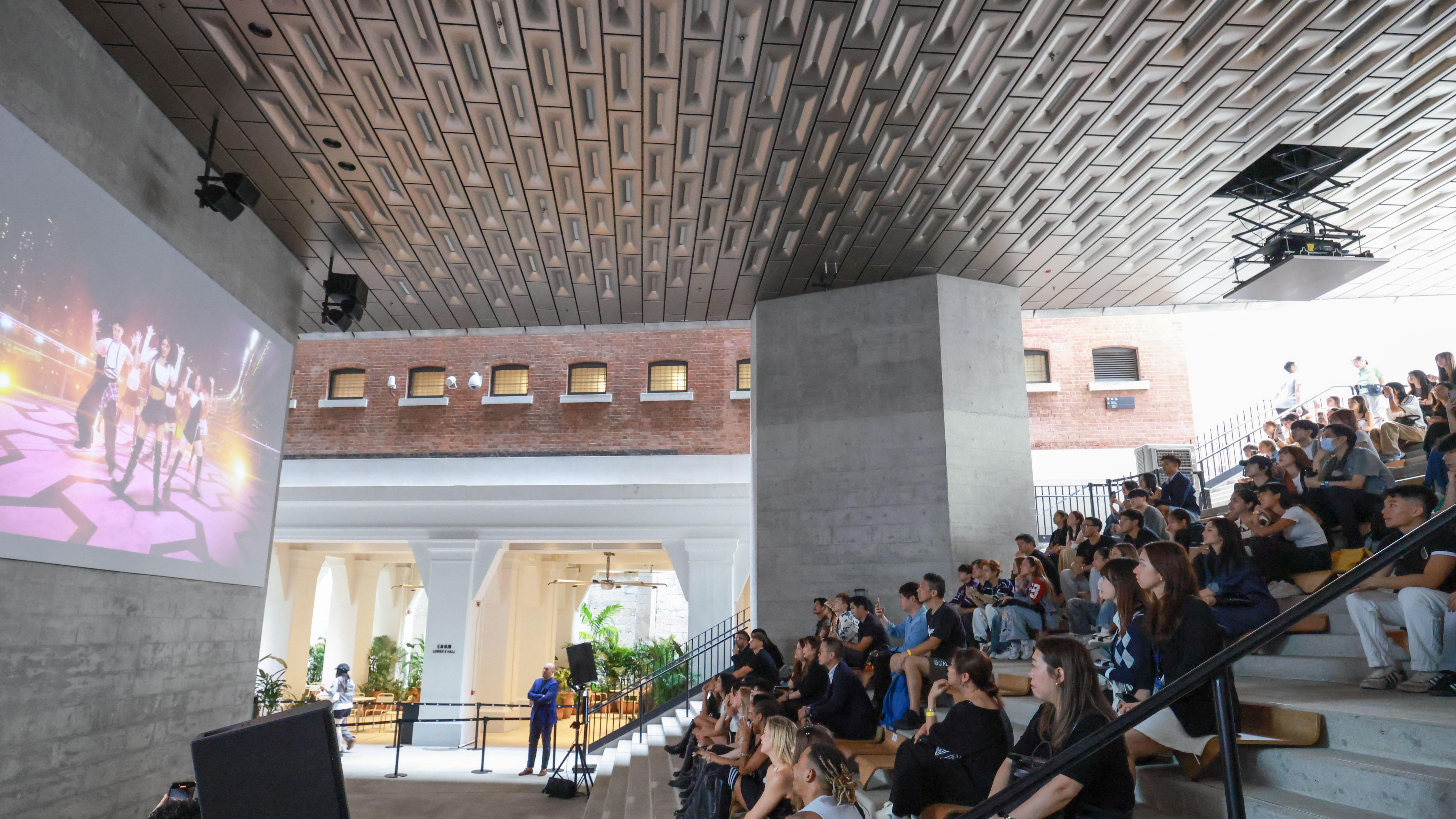 NowUnited香港马场取景新MV《GiddyUp》首播 新歌舞蹈挑战全面启动