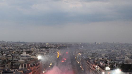 法国高福利社会撑不住了，马克龙已无力回天，各地上演街头大战