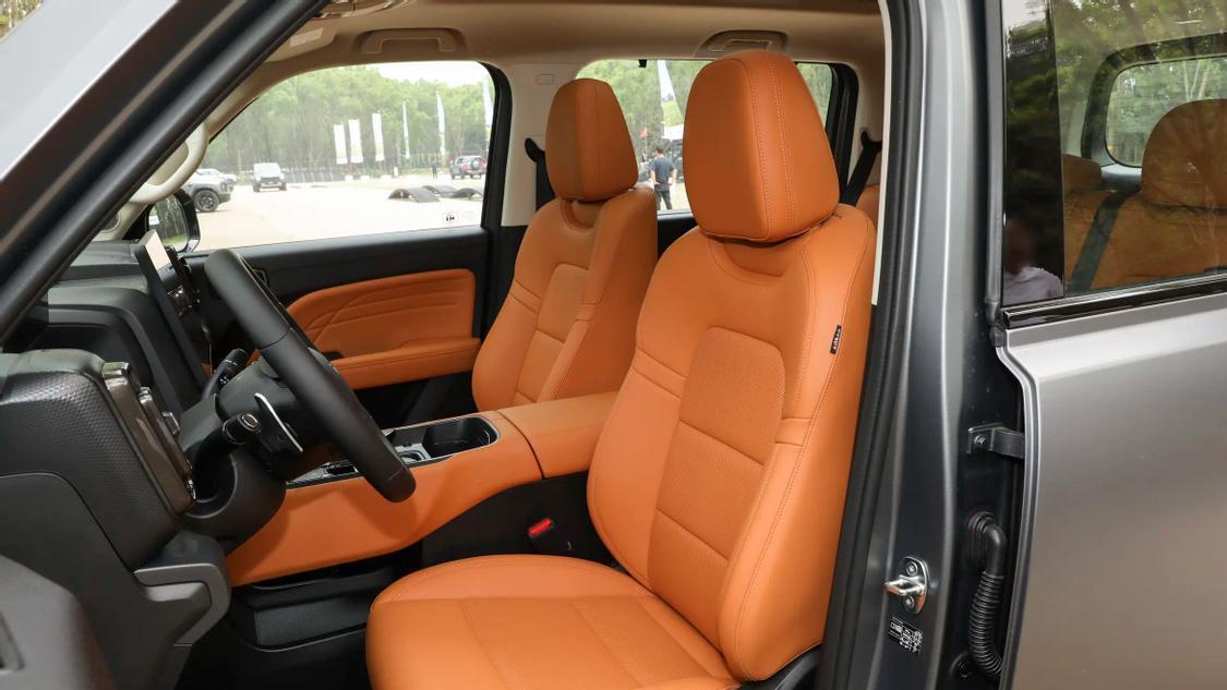 哈弗猛龙燃油版亮相，小方灯+直瀑中网，配2.0T+四驱+差速锁