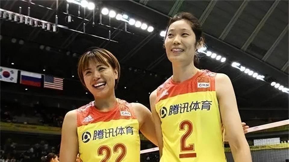 33岁中国女排前队长近照！与儿子玩耍很开心，嫁小4岁高富帅老公