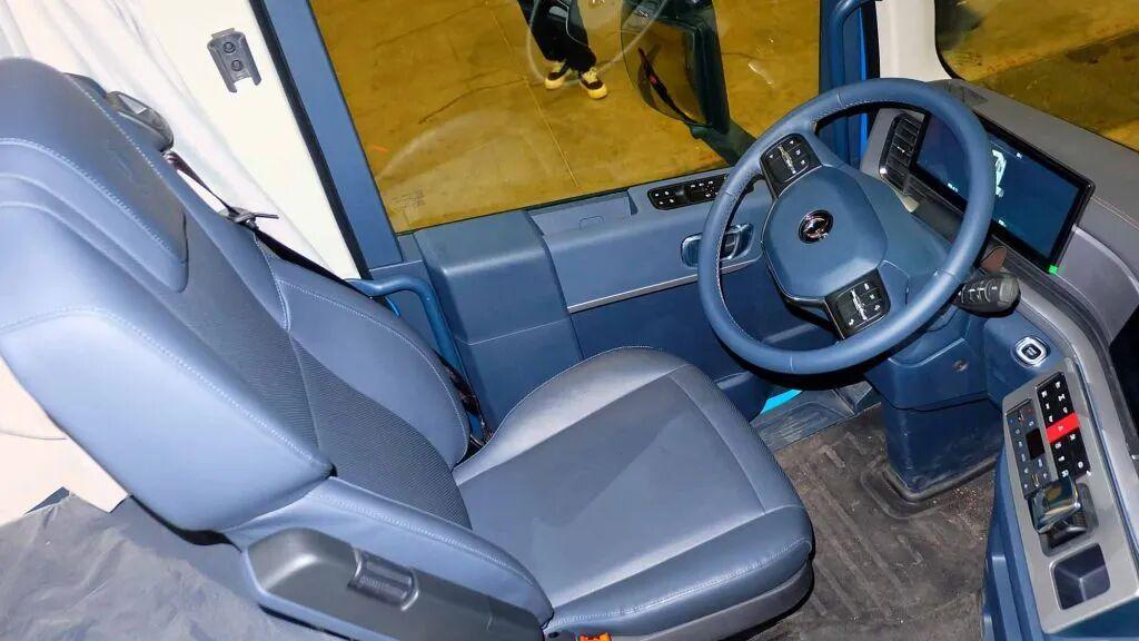 再续天龙传奇？基于新平台打造，东风天龙全新车型KH来袭，实拍带你看有什么不一样！