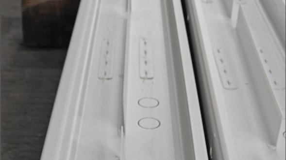 镀锌电缆桥架中间需要带隔板吗?