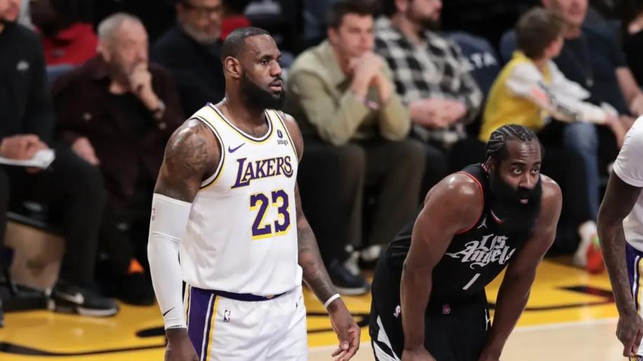 三战狂轰121分，球队却遭三杀！全联盟都说你老了，你还想逆天改命