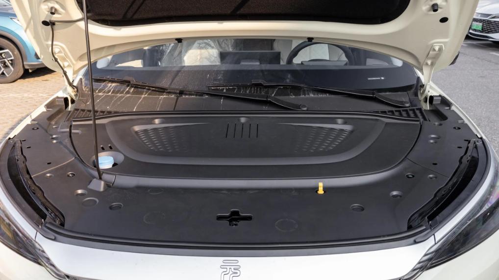 入门续航430km，定位紧凑型SUV，元PLUS 荣耀版值得选吗？