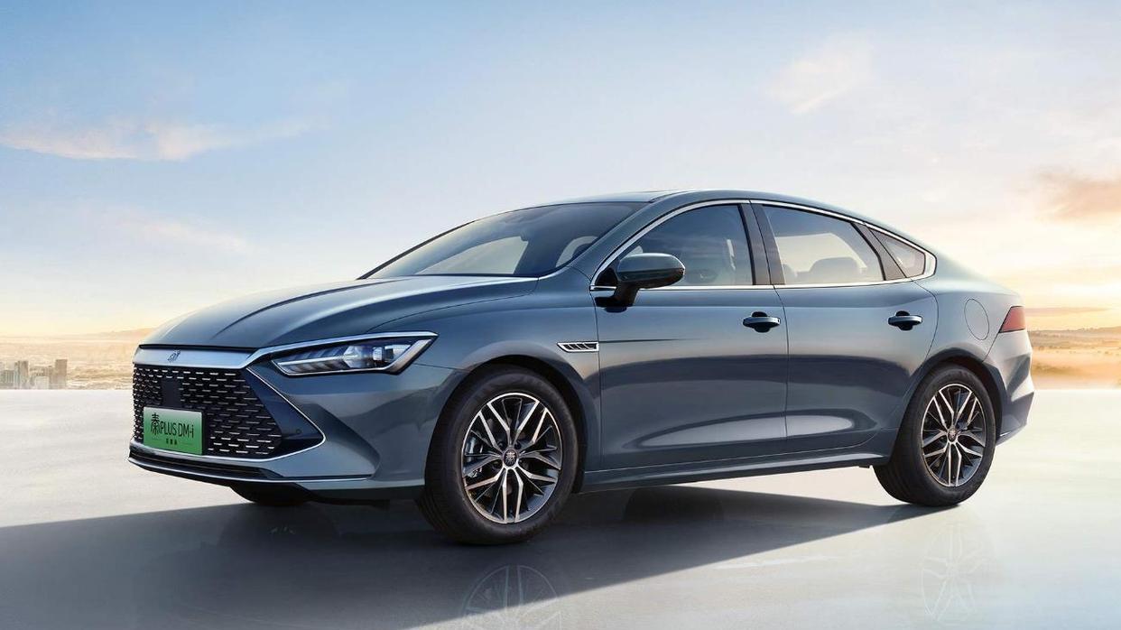 秦plus混动建议买吗？省油30%+续航2055km！这车闭眼入！