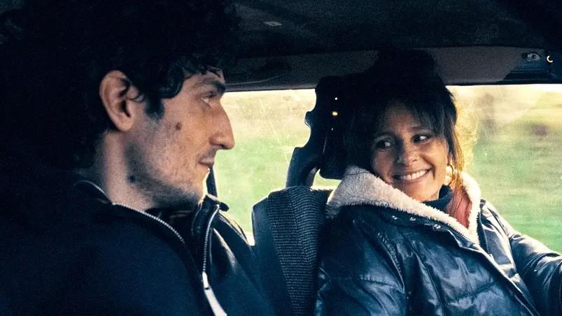 荒诞闹剧照见爱——《爱你活该我倒霉》