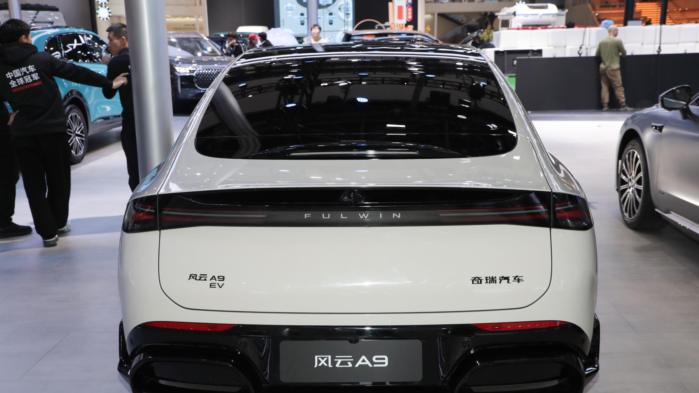 比亚迪汉又一劲敌！奇瑞风云A9实拍，车长超4米8，外观年轻运动