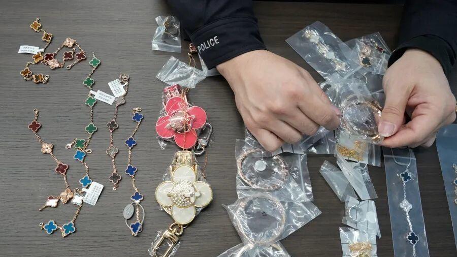 直播间里的假名牌首饰，谁买了倒霉