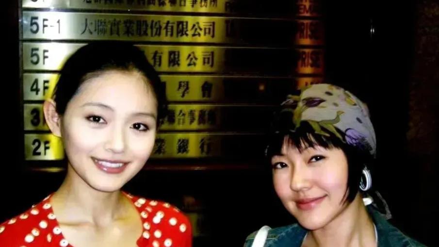 大s真的非常疼妹妹，小s订婚时大s哭成泪人，清清娉娉，楚楚可怜