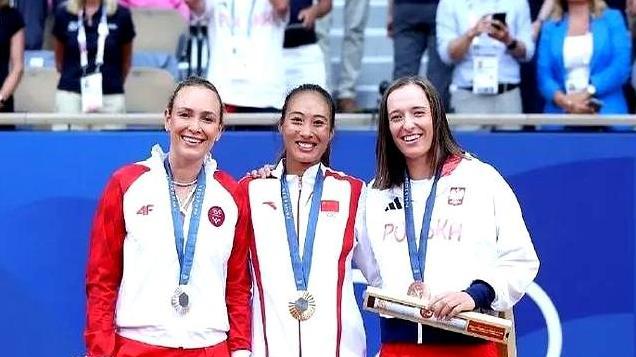 郑钦文三连胜晋级八强，下轮对手斯瓦泰克