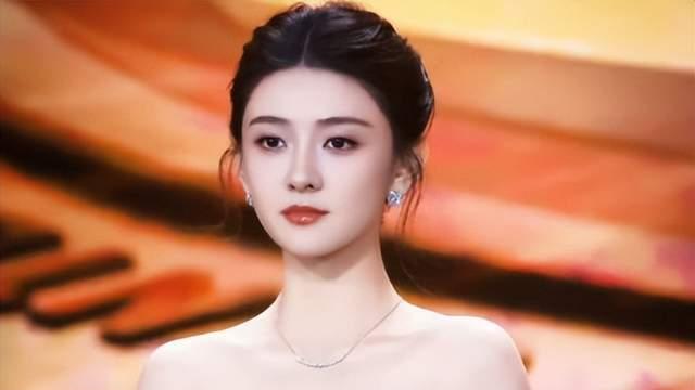 从甜宠剧灵动少女到风情女神，她转型太惊艳，美得让人移不开视线