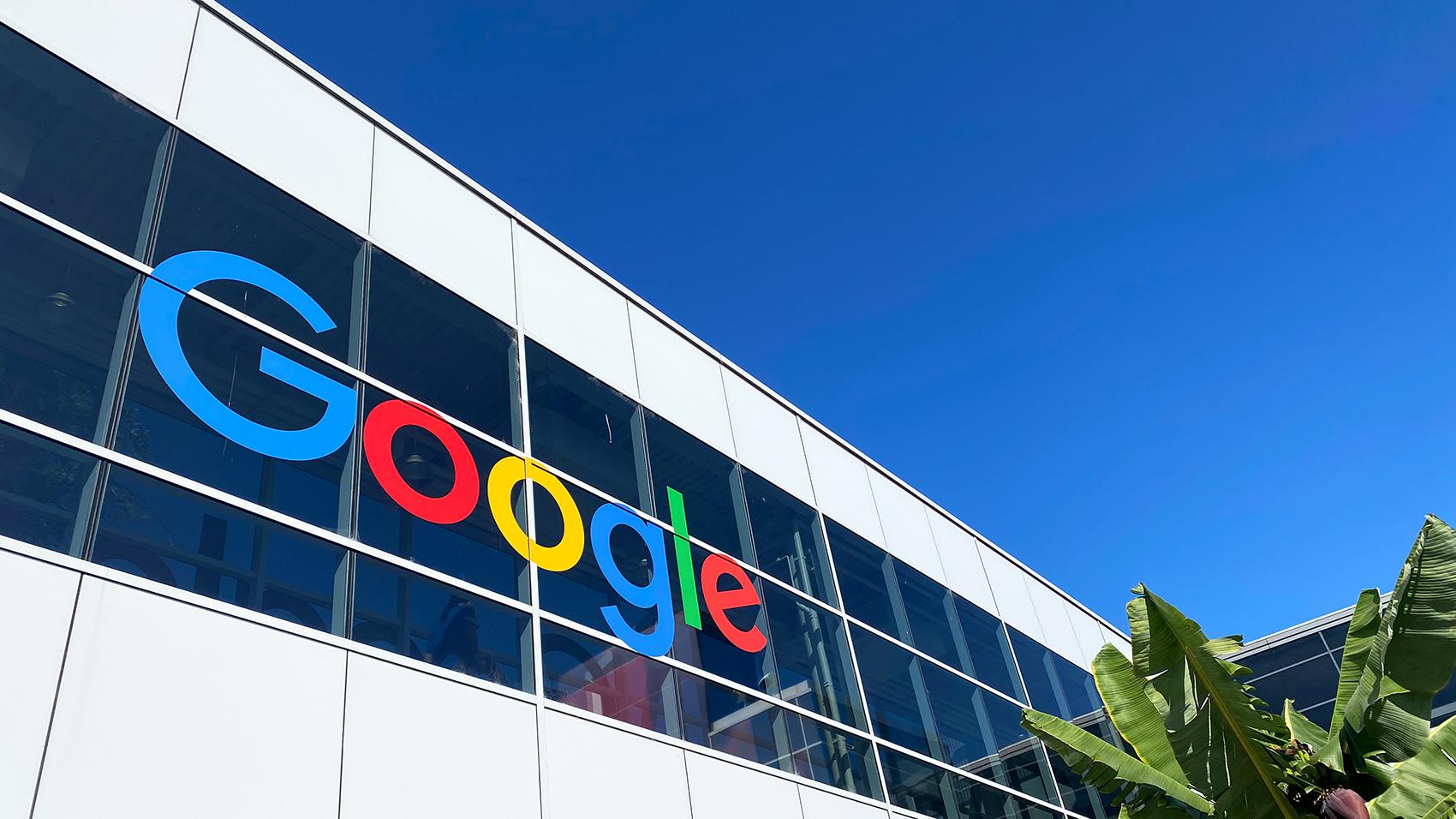 苹果与谷歌10亿美元的AI联姻：利益博弈与行业变局