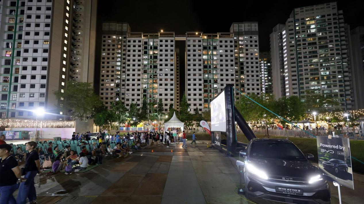 比亚迪助力新加坡独立60周年庆典，国务资政李显龙发文感谢