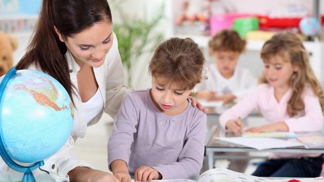 现代老师最愚蠢的几大行为，该转变教育观念了！