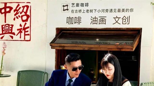 西梅大叔大冰爆红真相：主持一哥，全网群嘲，暖心网红，三重人生