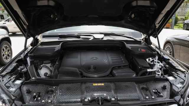 2025款奔驰GLS涨价1200元！配置升级能否撼动宝马X7霸主地位？