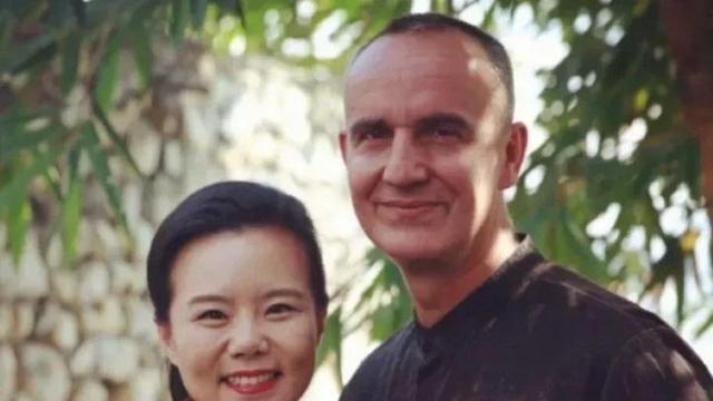 49岁龚琳娜官宣与德国丈夫离婚！原因曝光，俩混血儿子近况曝光