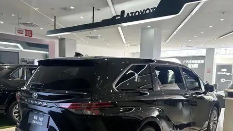 丰田塞纳车主吐槽: 优点省油空间大，缺点内饰塑料感太强