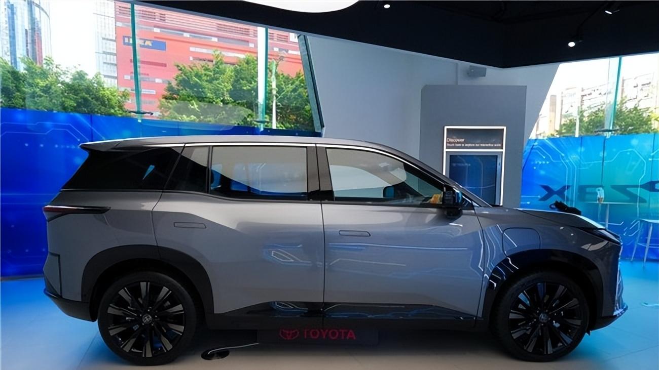 香港街头惊现右舵铂智3X！网友：好车勇闯香港市场