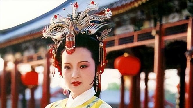 大观园白帆渡：贾元春的棋子人生与贾府倾覆