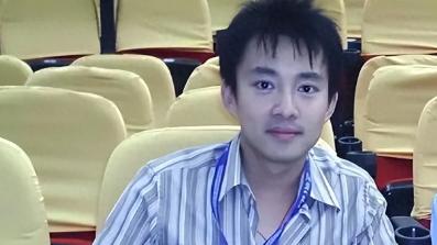 昔日央视帅才亚宁：从主持人到百亿老板，56岁头发全白的背后秘密！