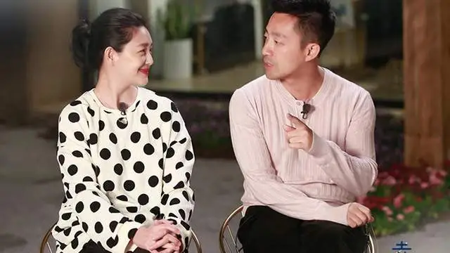 汪小菲带女儿玥玥吃万元美食，现任妻子很善良，一小动作透露人品