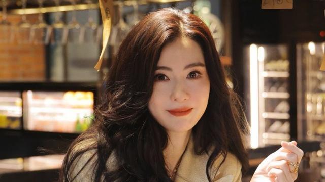 张柏芝赢麻了！2个儿子现身谢霆锋演唱会，老二的颜值惊艳众人