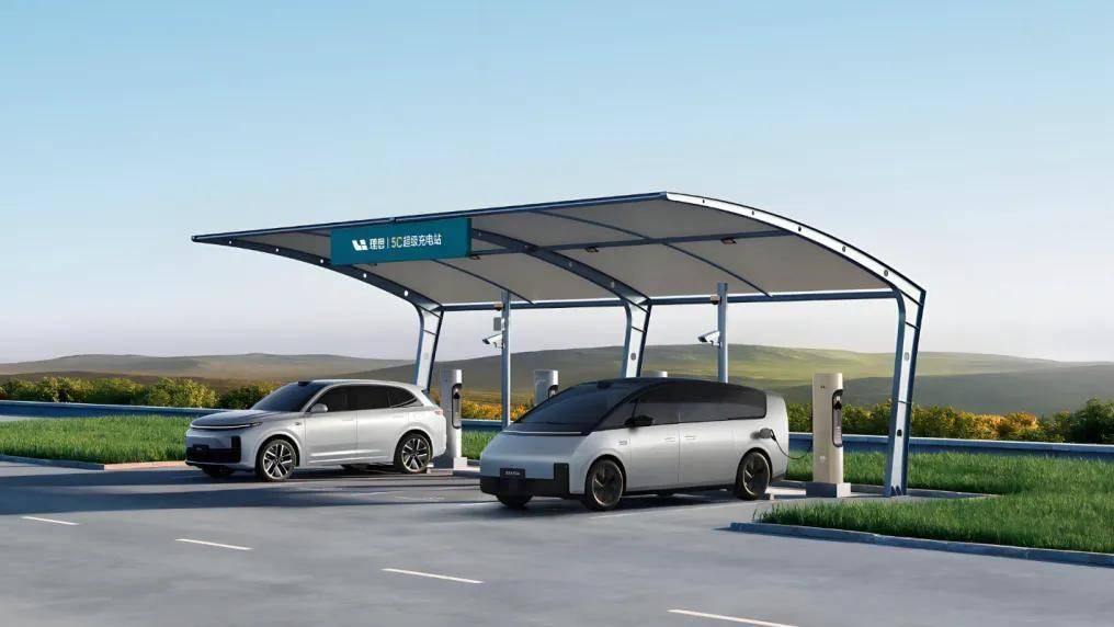 增程保下限，纯电+AI拉上限：拆解理想汽车Q2财报“黄金三角”战略