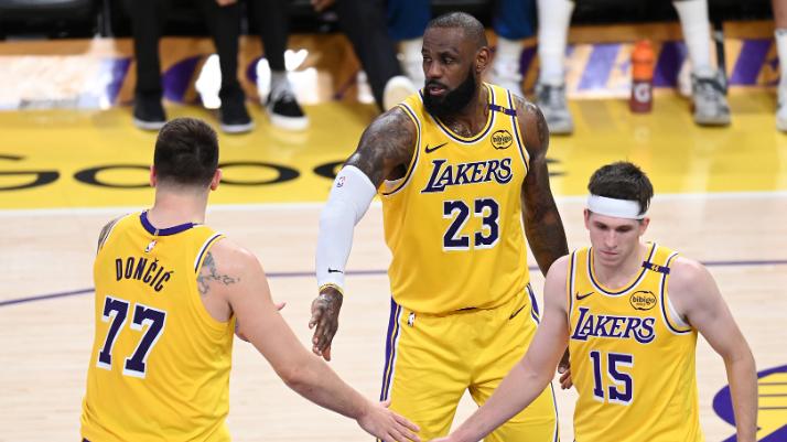 湖人击败黄蜂，首发给力，替补拉胯，詹姆斯回归可解决问题