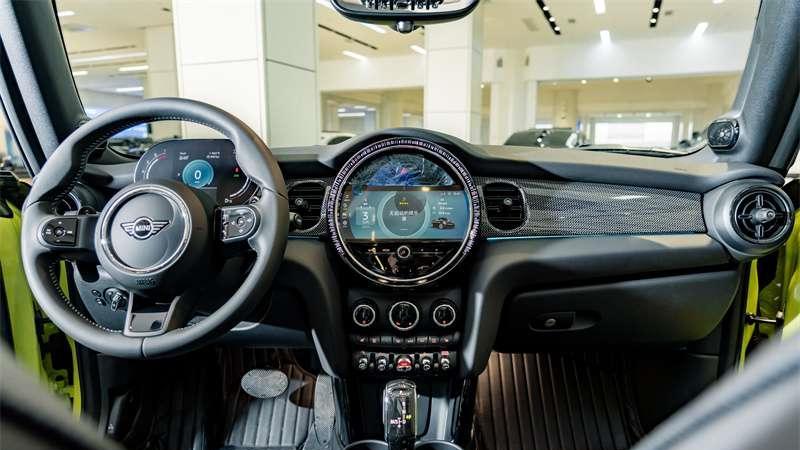 敞篷MINI COOPER S，开了不到1万公里，小姐姐们的最爱？