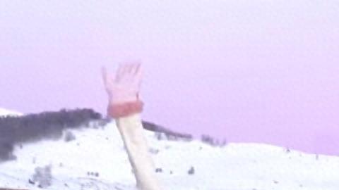 43岁李小璐现身新疆滑雪！一身穿搭有少女感，模仿骆驼十分有趣！