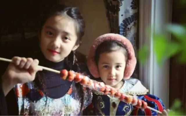 黄磊孙莉带全家逛西湖：多妹颜值不亚于多多，8岁小儿子撞脸李现