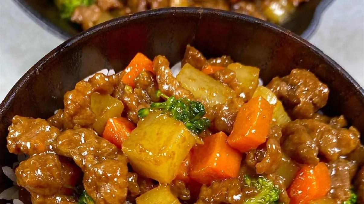 一锅土豆炖牛肉，炖出三十年的家常温度