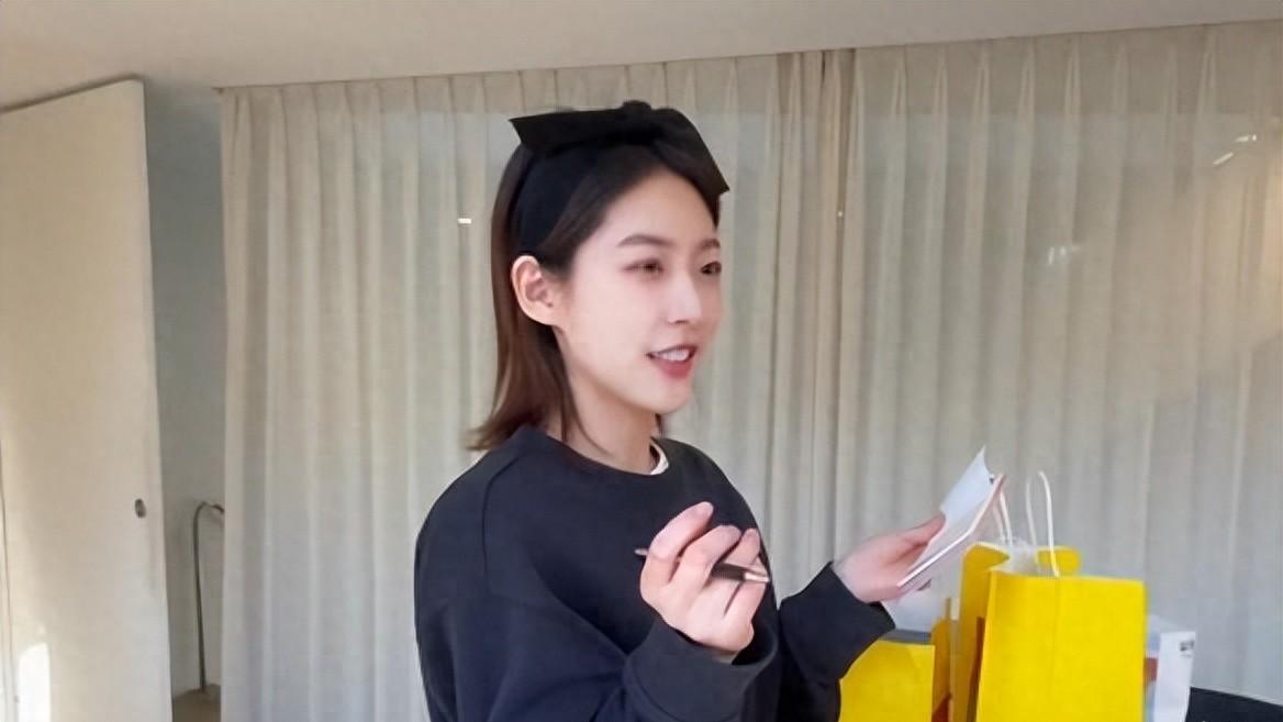 金赛纶生前打工画面曝光：顶流陨落背后的窒息真相