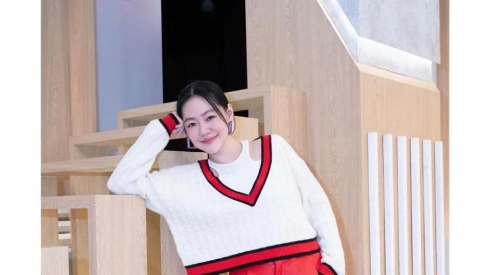 大s去世才一个多月，小s二女儿已经出来工作了，一脸笑容分享美食