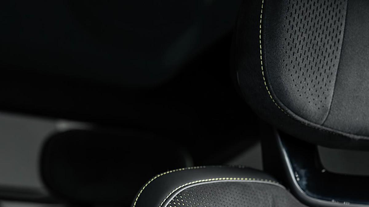 一次首秀亮出底牌，领克10 EM-P配置堪比百万级