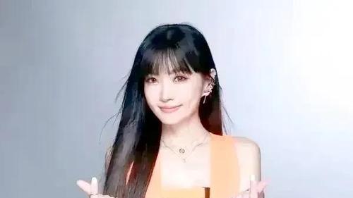 冻龄女神谢金燕：51岁身材完胜20岁，背后故事让人心疼