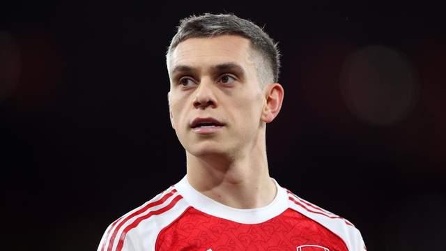 阿森纳替补回归刺激全军用命！热苏斯激情脱衣庆祝进球击败维拉！