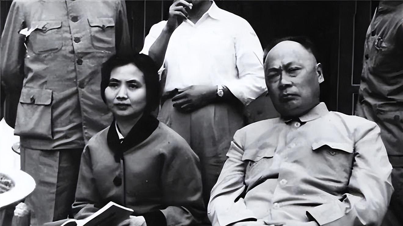 72年陈毅葬礼规格存在争议，周总理与几位老帅商定：比一人高2级