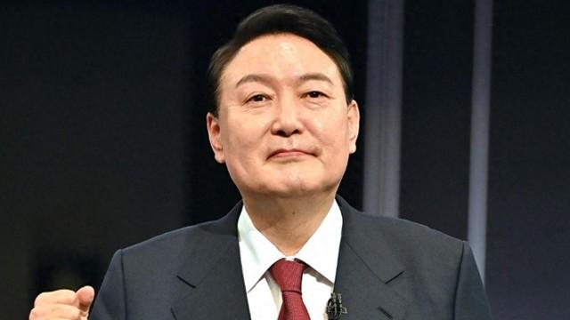 大结局来了！尹锡悦被捕，警卫处“投降”，他还能再回总统府吗？
