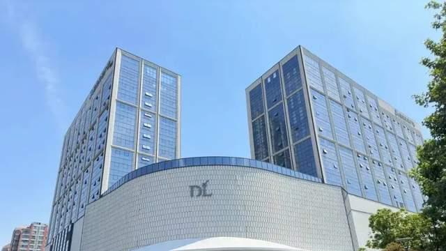 网红"碰瓷"胖东来翻车！人民热评：胖东来需讨回公道！