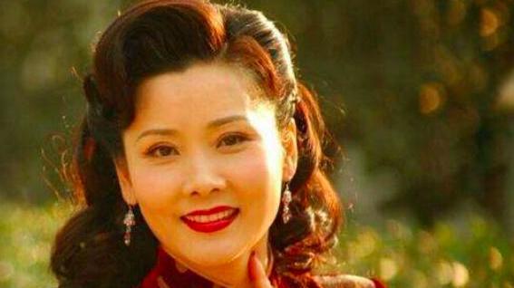 何赛飞直球创翻全场，反成团宠！