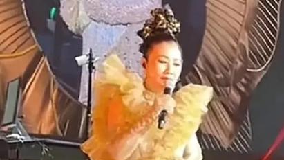 78岁顶流女星穿超短裙开唱？这届老年爱豆比年轻人还野！